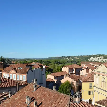 Alba Alla Finestra. Una Casa In Centro Daire Alba (Piedmont)