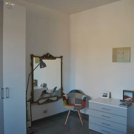 Alba Alla Finestra. Una Casa In Centro Alba (Piedmont)