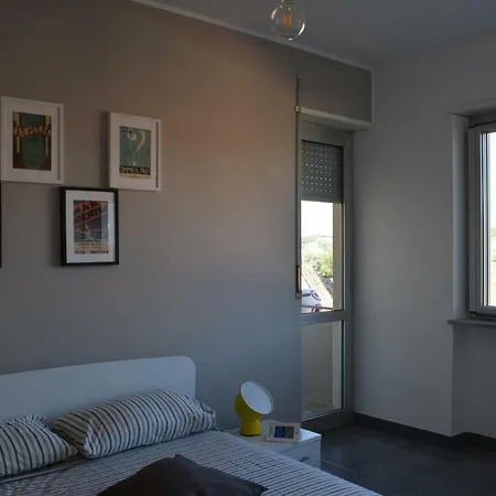 Daire Alba Alla Finestra. Una Casa In Centro Alba (Piedmont)